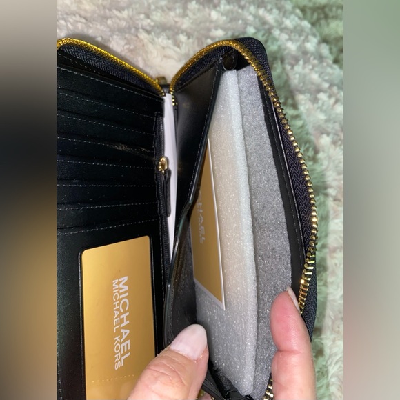 SALE! Michael Kors Large Jet Set Travel Phone Wristlet NEW WITH TAGS - Picture 11 of 16